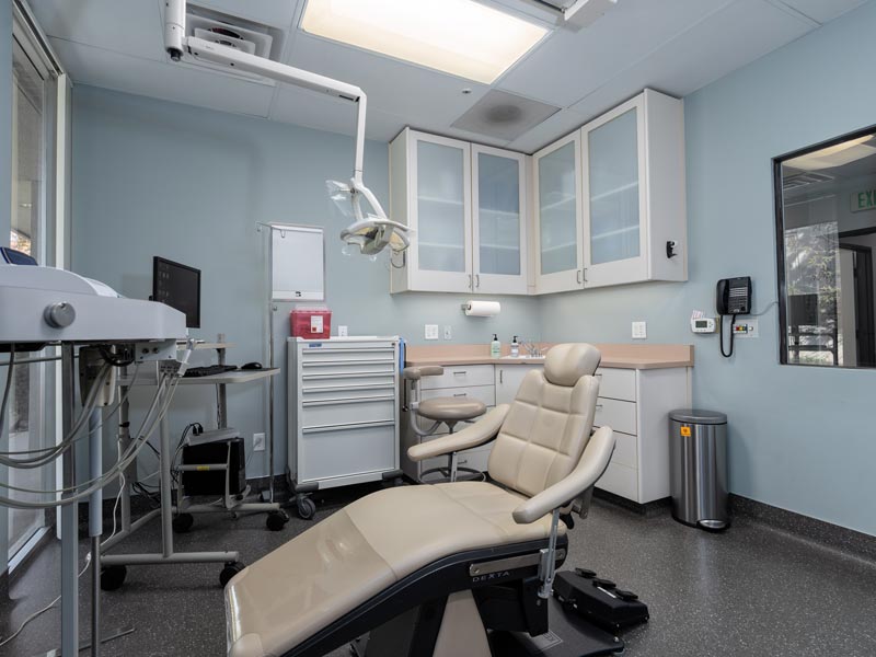 Rocklin Oral Surgery surgery room